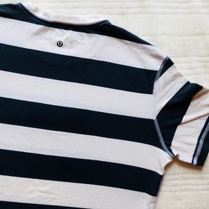 Men’s Lululemon Navy/White Short Sleeve Crewneck
